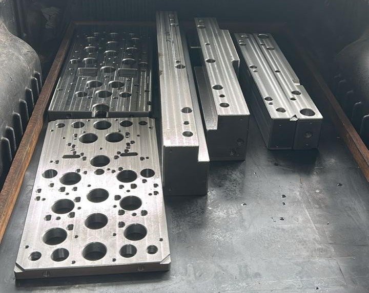 Caminhonete USINTECH carregada para entrega